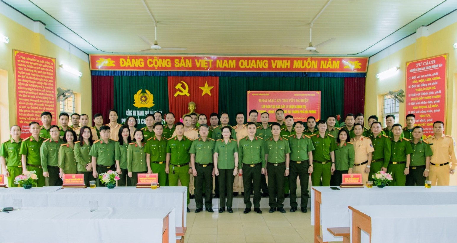 Tổ chức kỳ thi tốt nghiệp lớp Cao cấp lý luận chính trị cho 45 lãnh đạo, cán bộ chiến sỹ Công an thành phố